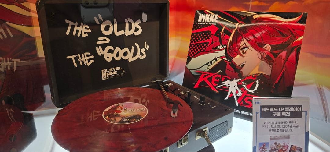 韓国限定　勝利の女神NIKKE レッドフード　LPプレイヤー&レコード　セット