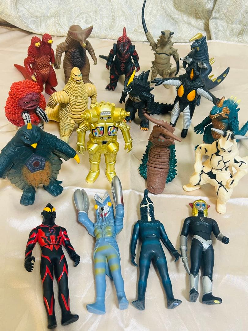 ウルトラマンシリーズ 怪獣フィギュア 18体セット まとめ売り - メルカリ
