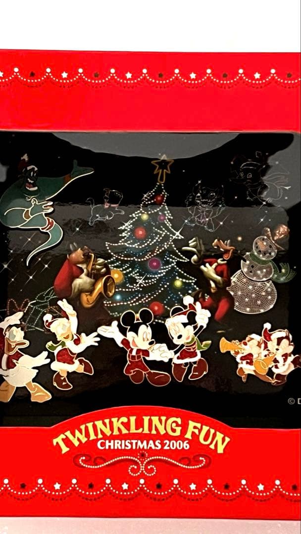 【新品未開封】限定500個 ディズニーストア 2006 クリスマス ピンズセット