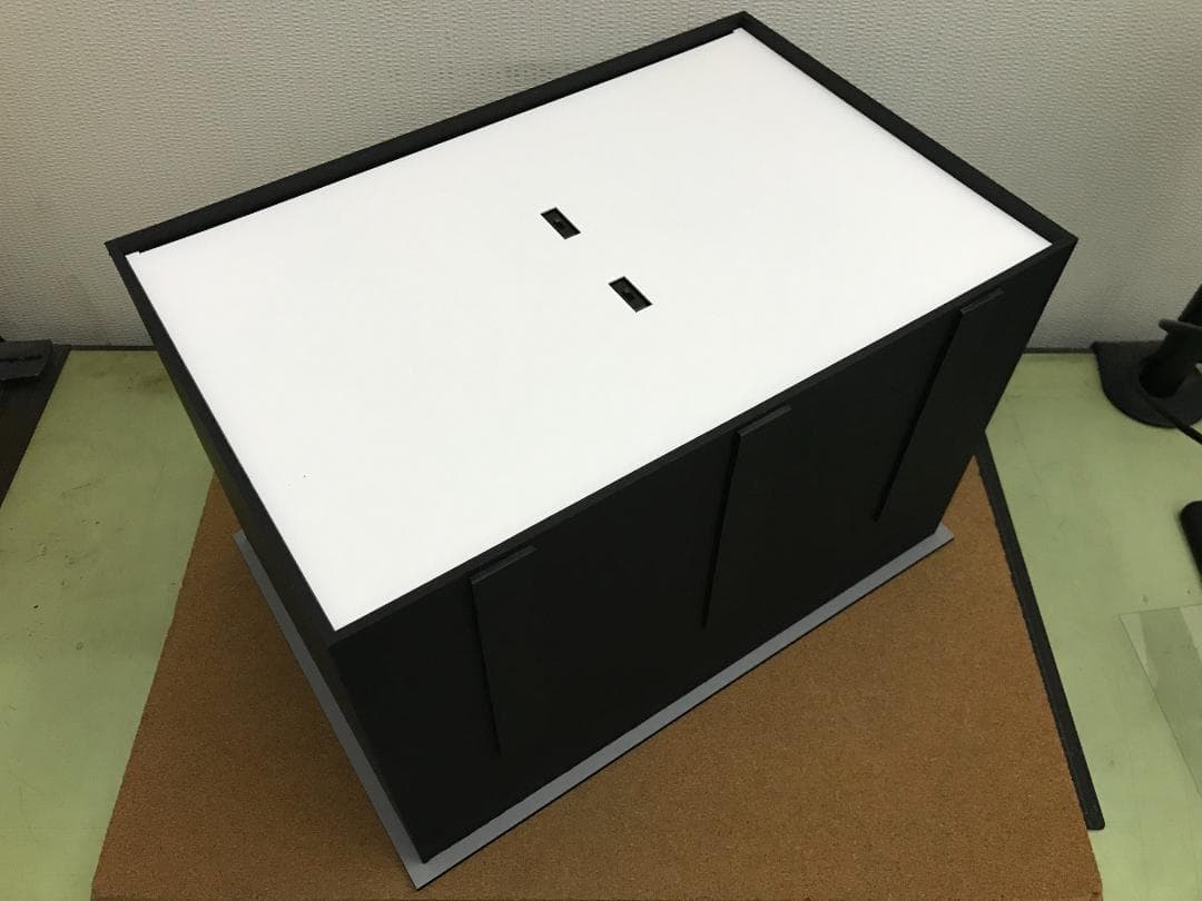 ミニカー専用ジオラマ：1/18 ショールーム＆ガレージⅢ／最大展示台数6台！