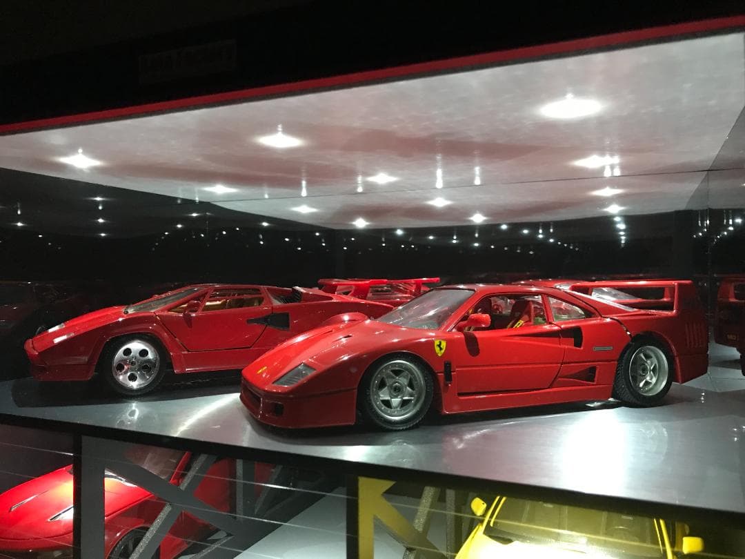 ミニカー専用ジオラマ：1/18 ショールーム＆ガレージⅢ／最大展示台数6台！