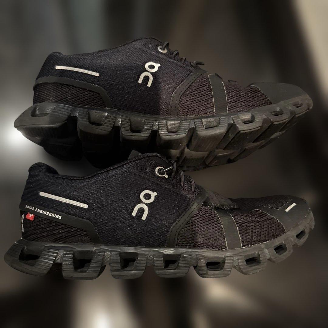 on Cloud 5 7.5 24.5cm ブラック 中古