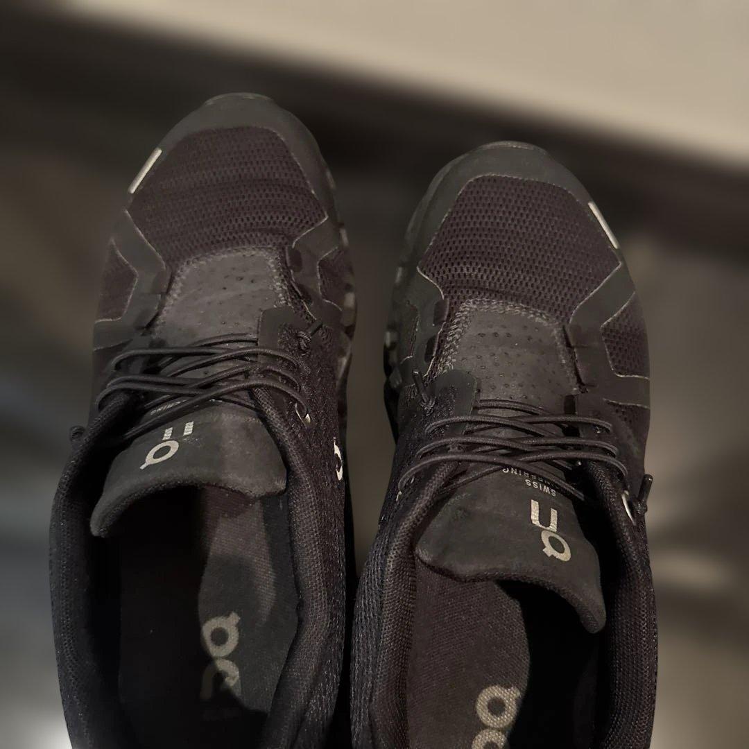 on Cloud 5 7.5 24.5cm ブラック 中古