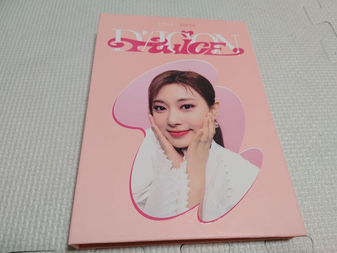 TWICE ツウィ D'ICON トレカケース - メルカリ