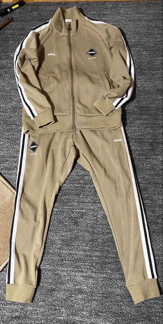 fcrb ブリストル　ジャージ　セットアップ 2023 ベージュ　M SOPH fcrb ブリストル ジャージ セットアップ 2023 ベージュ M SOPH - メルカリ