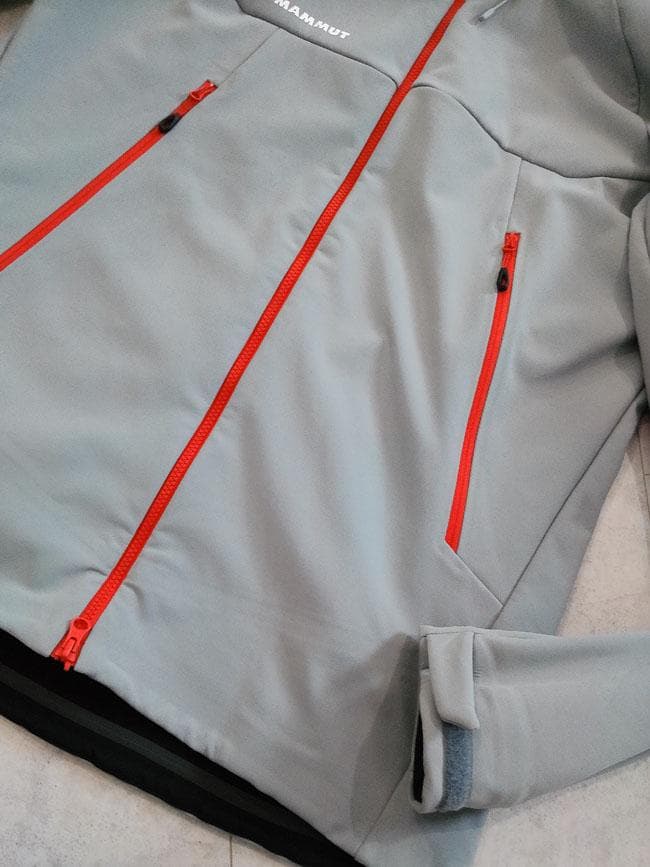 美品24FWマムート ウィンターフィールド ソフトシェルフード