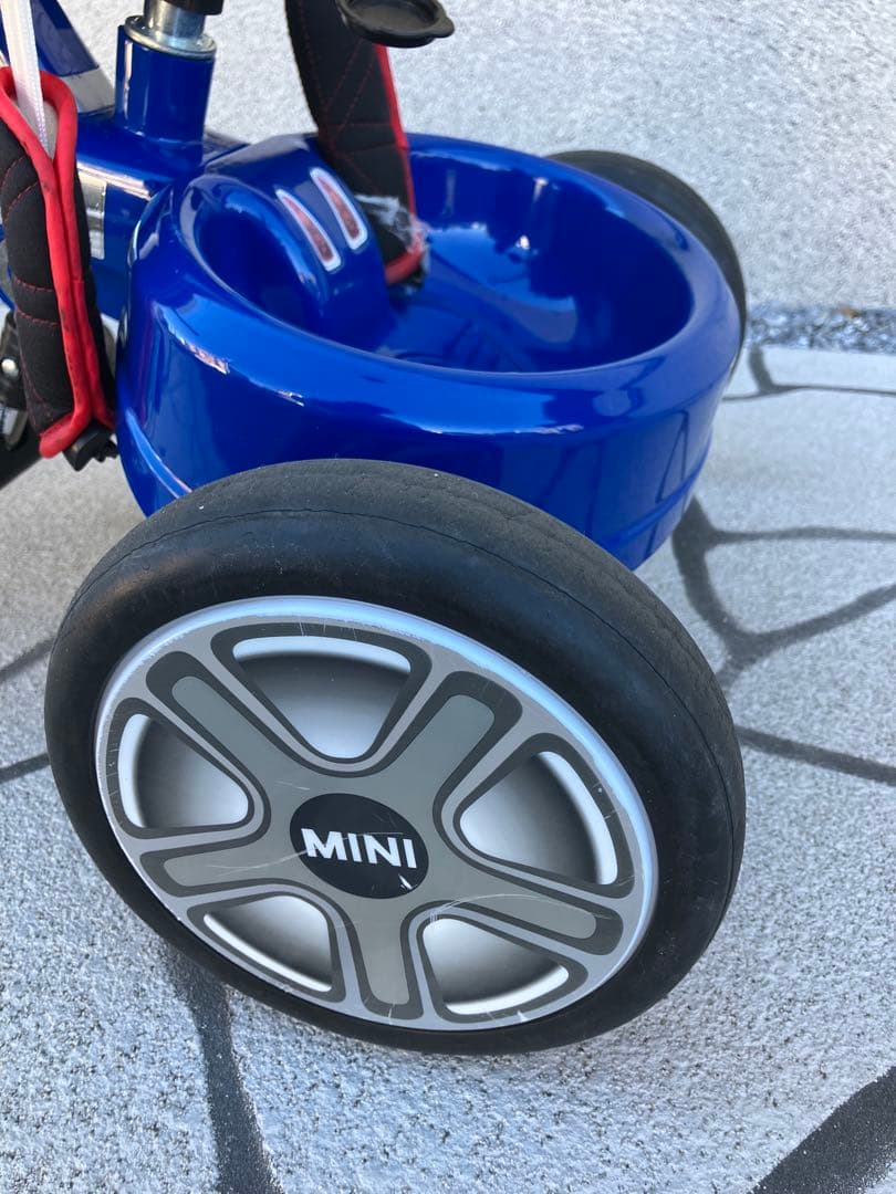 MINIミニクーパー三輪車 青　舵取りバー付