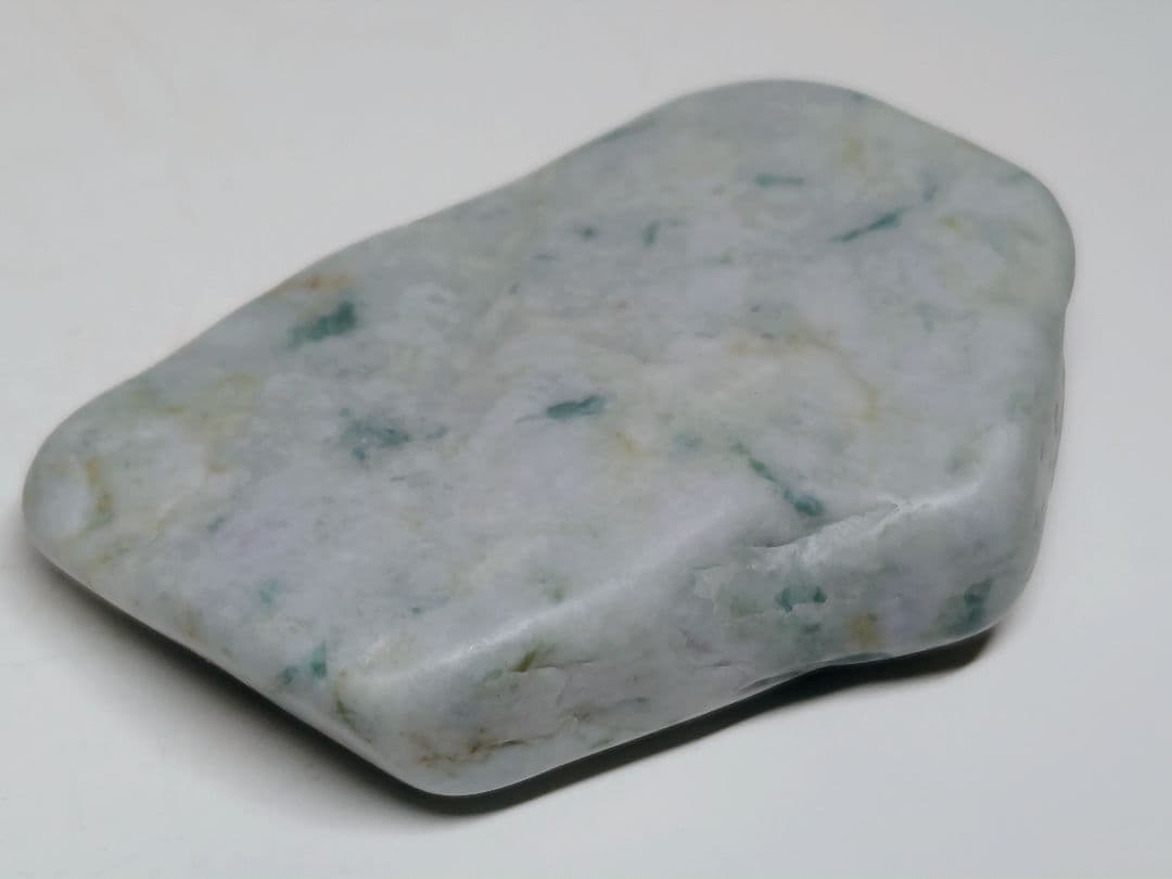 糸魚川161 翡翠 80g ヒスイ 原石 鑑賞石 自然石 誕生石 鉱物 鉱石