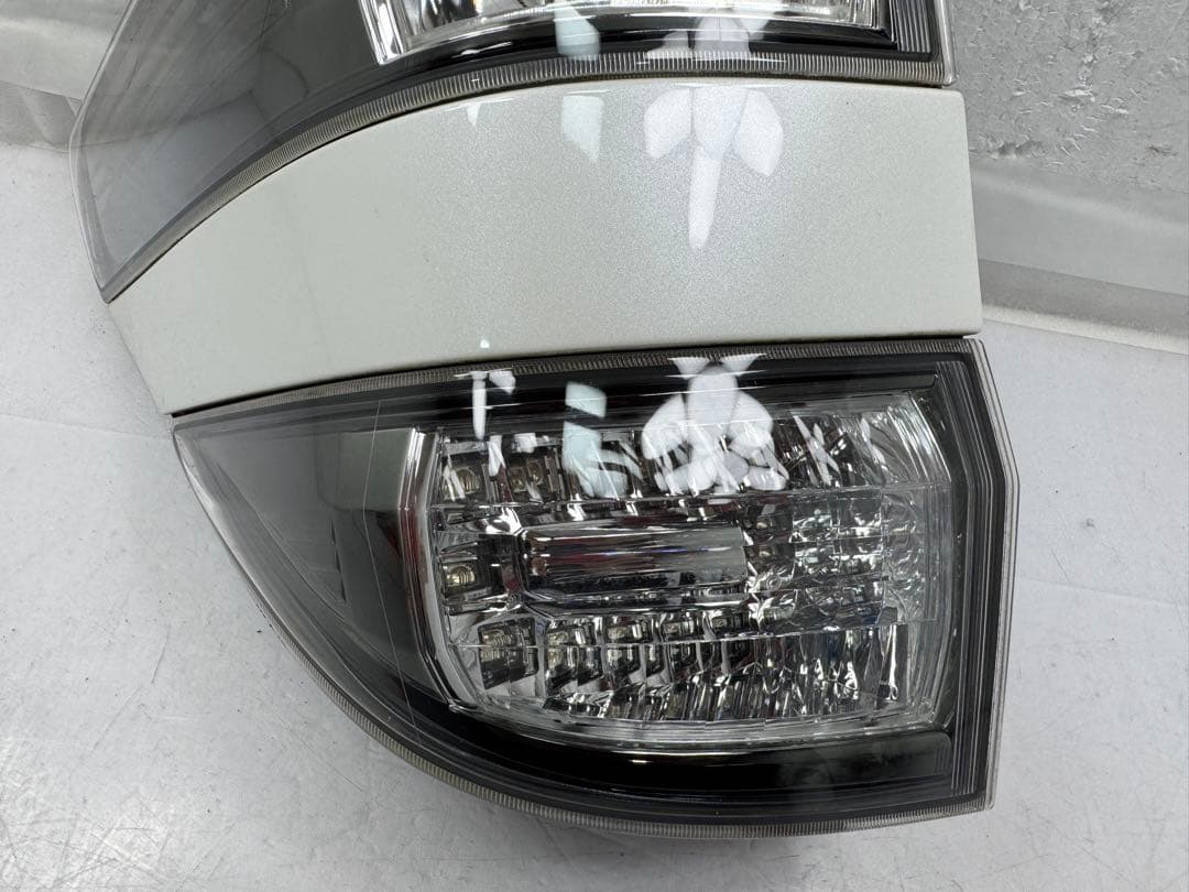 ヴェルファイア DBA-ANH20W 左テールランプ 2.4Z 758-29