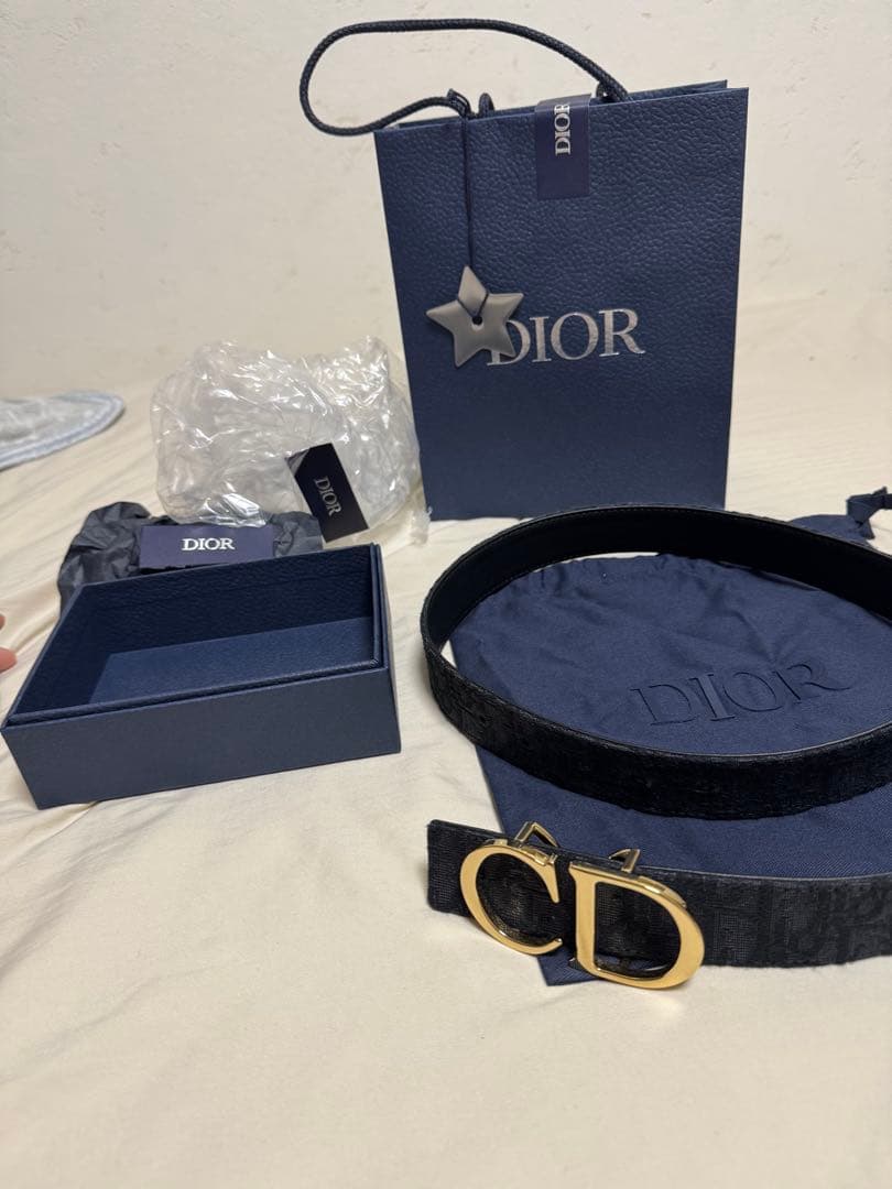 DIOR ブラックレザーベルト CDバックル付き Dior - Dior ディオール ベルト オブリーク CDバックル リバーシブル