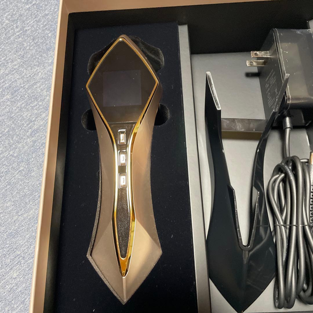 ARTISTIC&CO. ZeusⅢ -ゼウスⅢ /美顔器/アリーヴォ