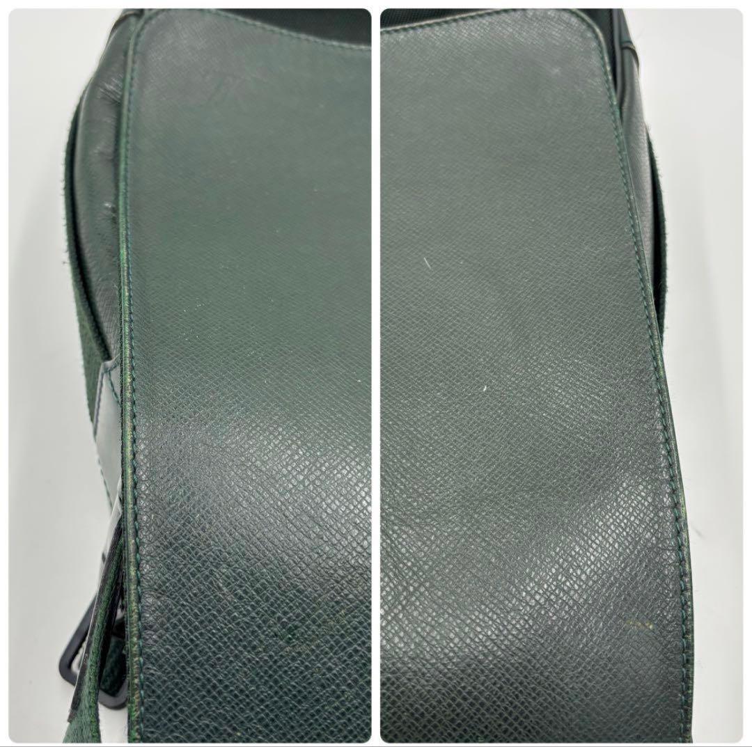 ルイヴィトン タイガ ヴィクトール レザーショルダーバッグ M30144