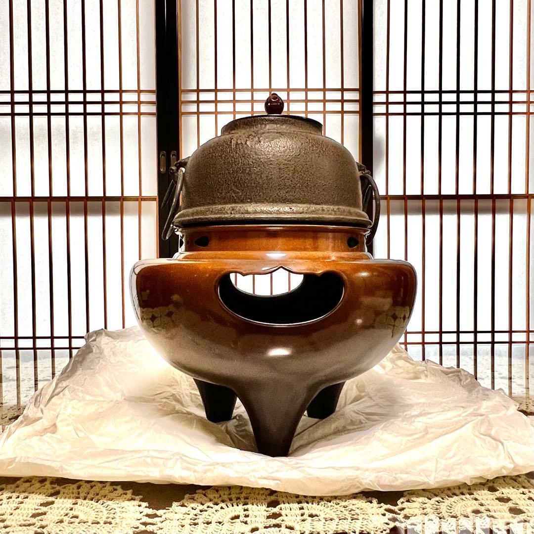 風炉師 麻生雄芳 唐銅 朝鮮風炉 釜添 共箱 茶道具 煎茶道具 茶室 鉄瓶 茶道具 風炉 切合風炉 切合釜 朝鮮風炉 麻生雄芳作 真形浜松紋釜添