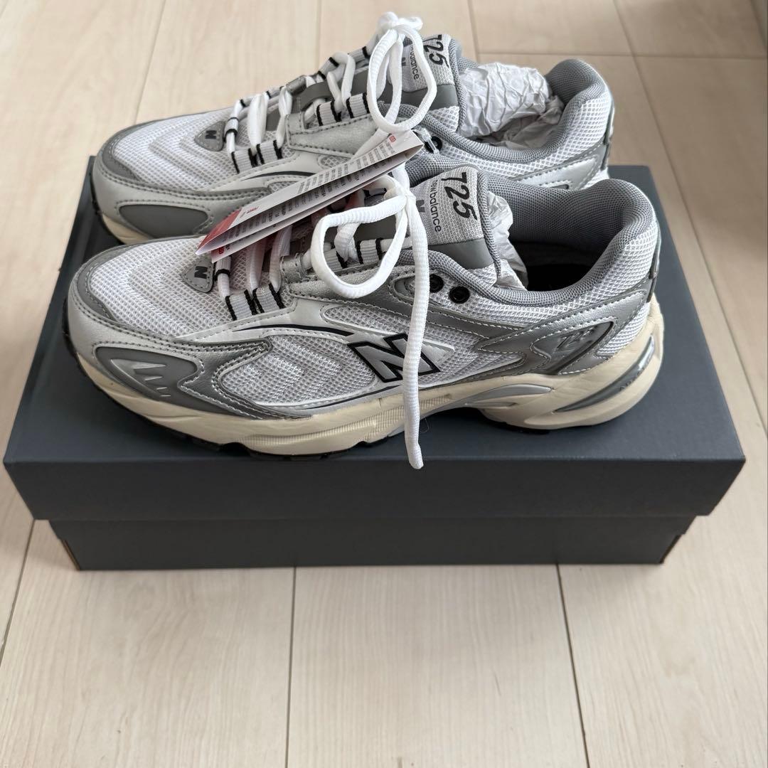 新品未使用品　ニューバランス　725 24.5cm