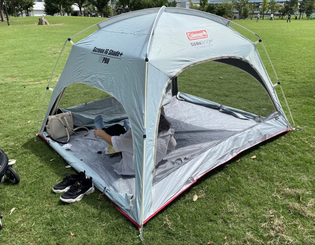 Coleman Family Screen Shadeダークルーム Coleman® Family Screen Shade Dark Room