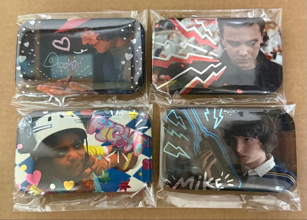 ストレンジャーシングス　スクエア缶バッジ　コレクション　コンプセット 12種類