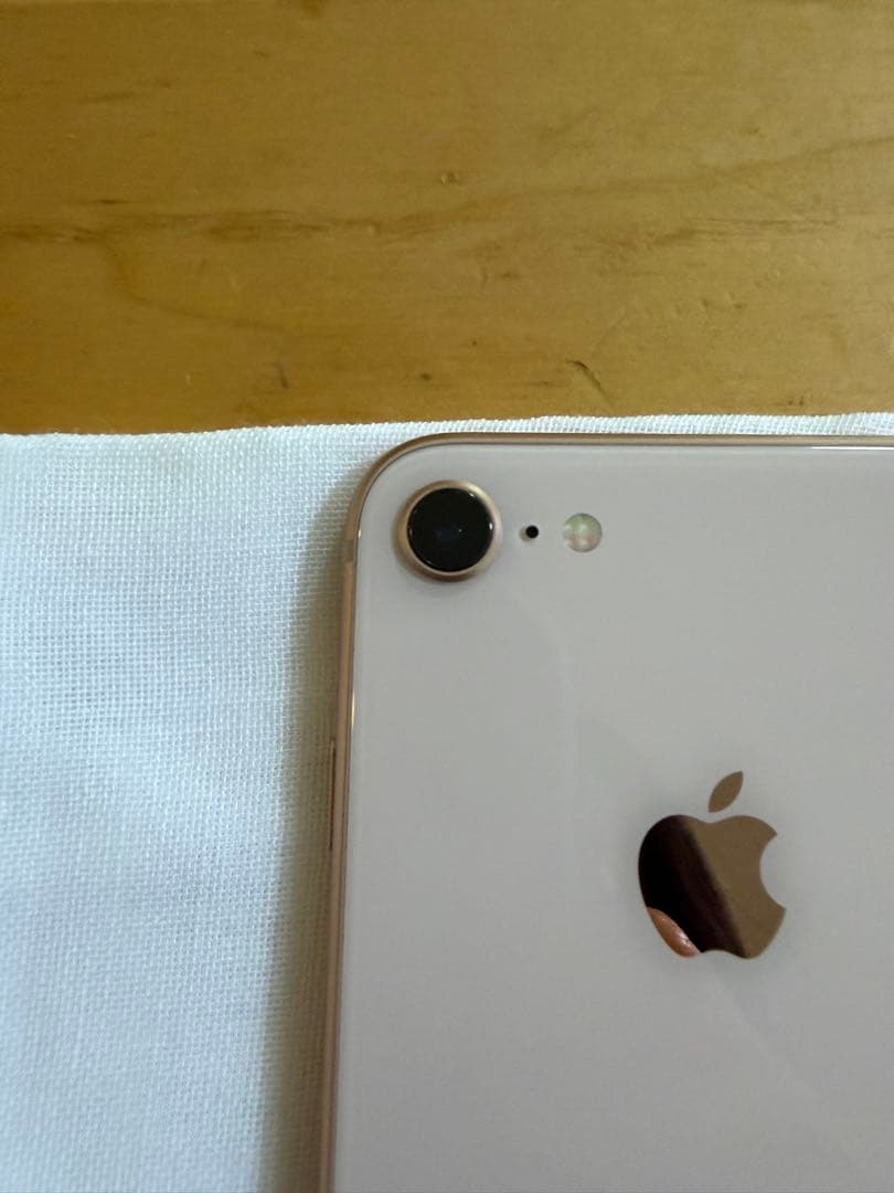 iPhone8 64G ゴールド 本体 ※1度バッテリー交換してます。 - メルカリ