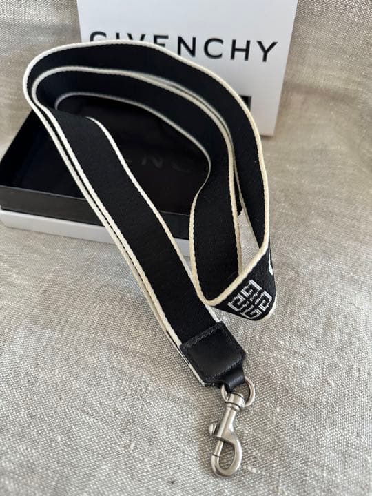 GIVENCHY ネックストラップ - メルカリ