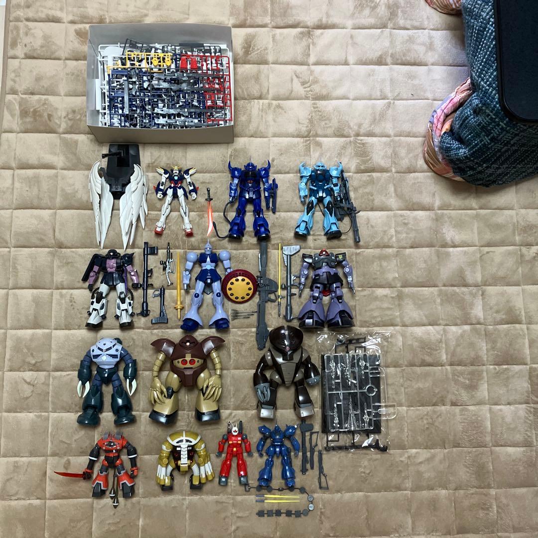 バンダイMGガンダムプラモデル素ぐ組み完成品／現状品／ジャンク品