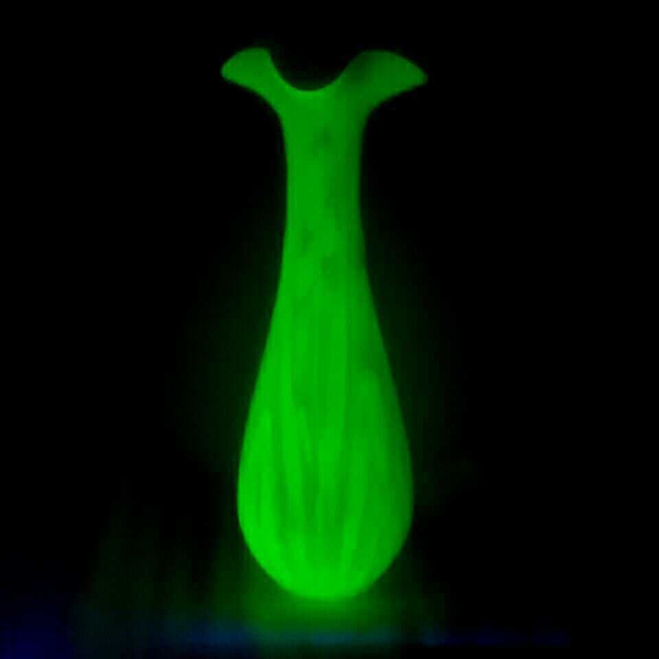 瀬戸内 様専用です 大きな 手吹き ウラン ガラス フラワーベース