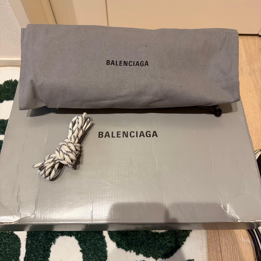 レア】BALENCIAGA triple S 42 パンダカラー - メルカリ