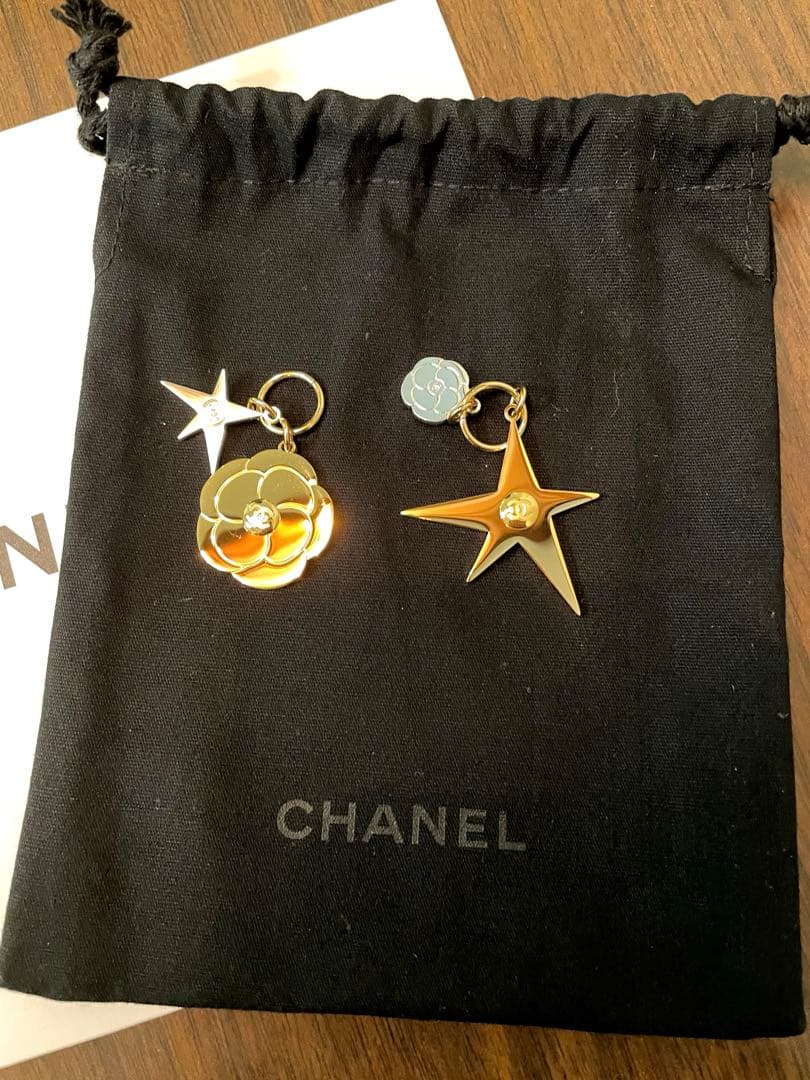 CHANEL シャネル 2025 ホリデー チャーム セット 巾着 - メルカリ