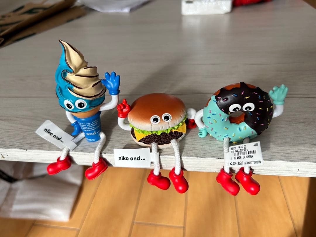 FLAVORS】 お座りオブジェ3種セット niko and  コラボ - メルカリ