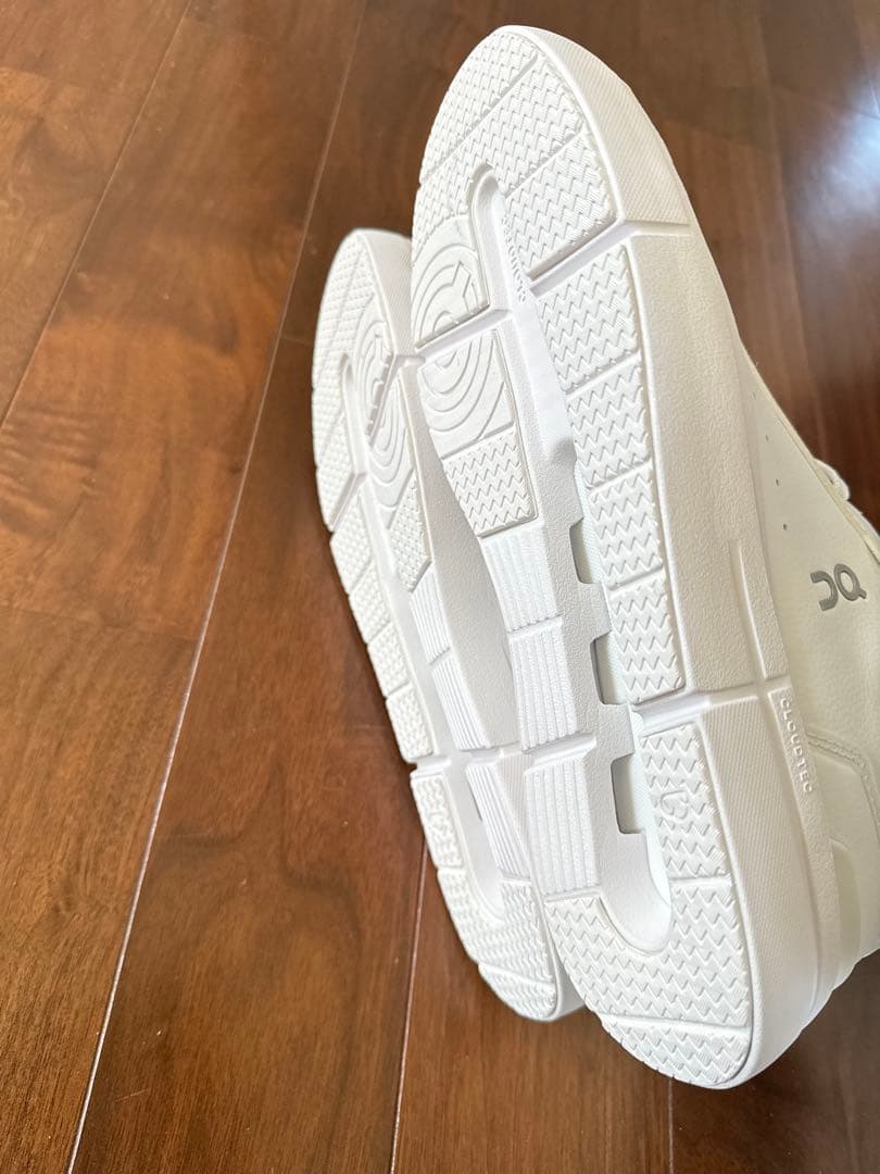 【未使用】　On 白スニーカー　26.5cm