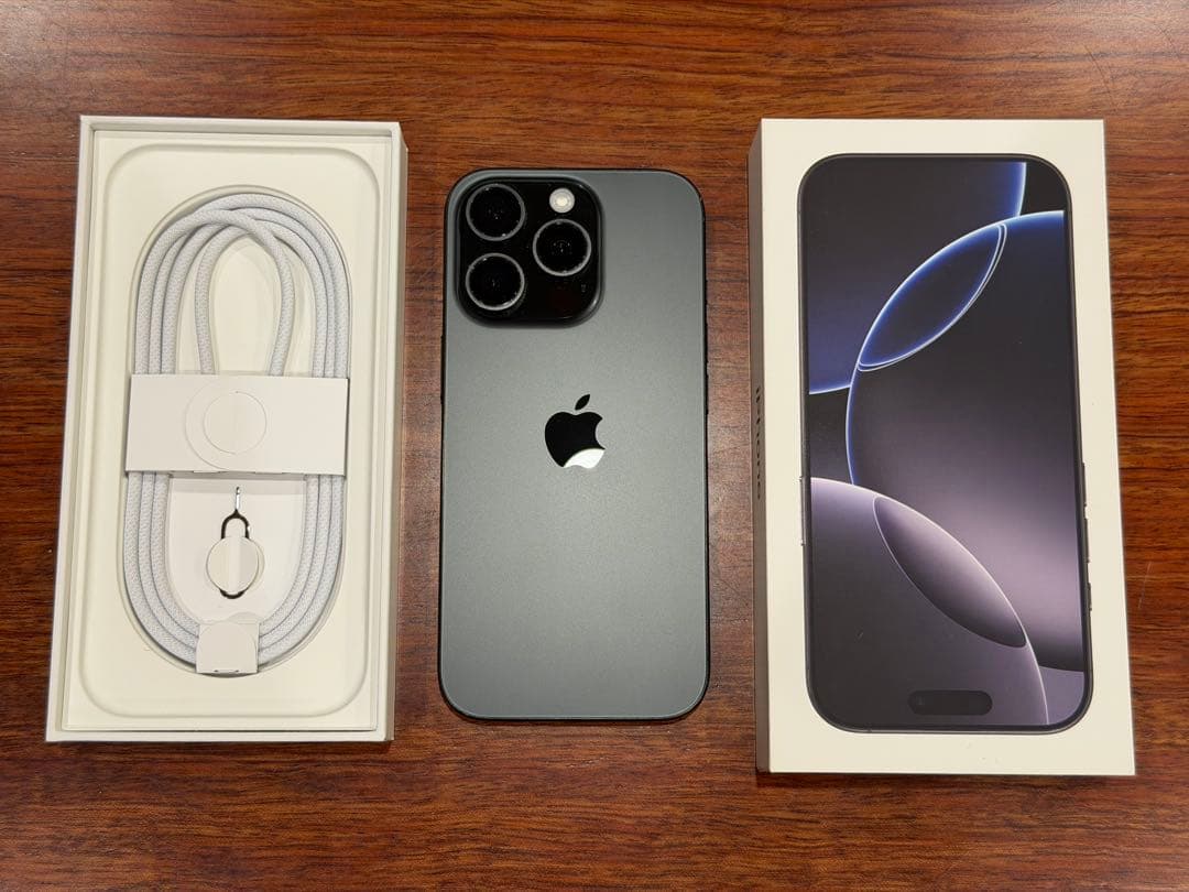 り*ゅ様 iPhone 16 Pro 512GB ブラックチタニウム SIMフリ iPhone 16 Pro 512GB - ブラックチタニウム（SIMフリー）[整備済製品