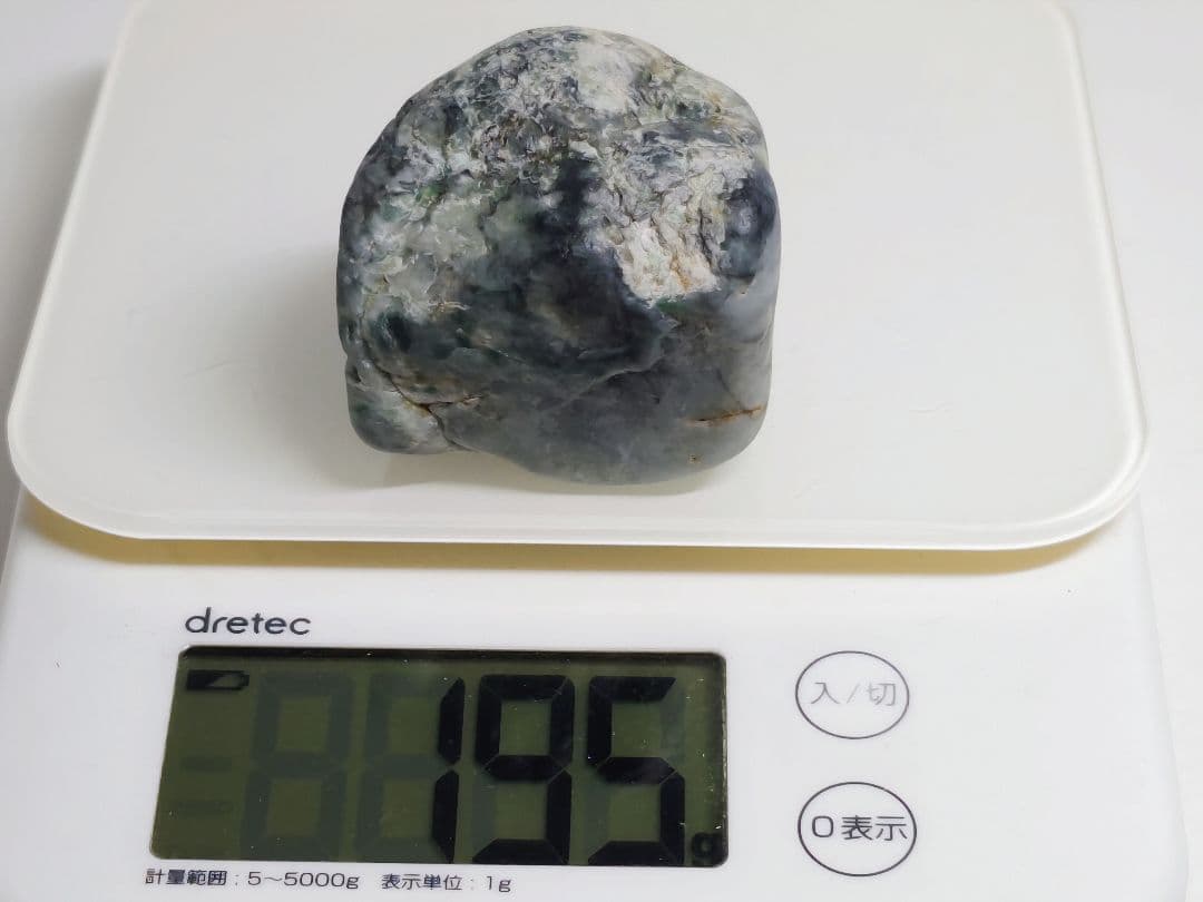 糸魚川144 翡翠 195g ヒスイ 原石 鑑賞石 自然石 誕生石 鉱物 鉱石