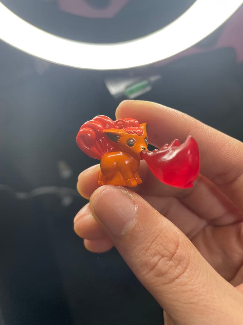 ポケモン フィギュア 25 体セット無料のマスターボール付き