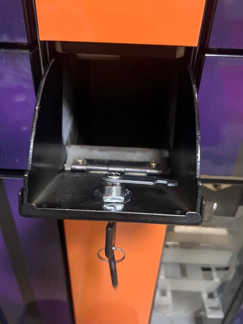 レトロ調】メダルサンド型100円両替機下皿タイプ - メルカリ