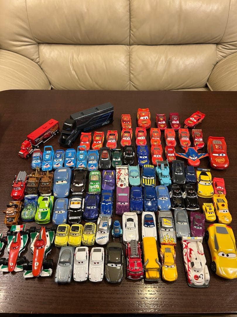 最終値下げ❤︎カーズまとめ売り82台　ブック付き 最終値下げ❤︎カーズまとめ売り82台ブック付き