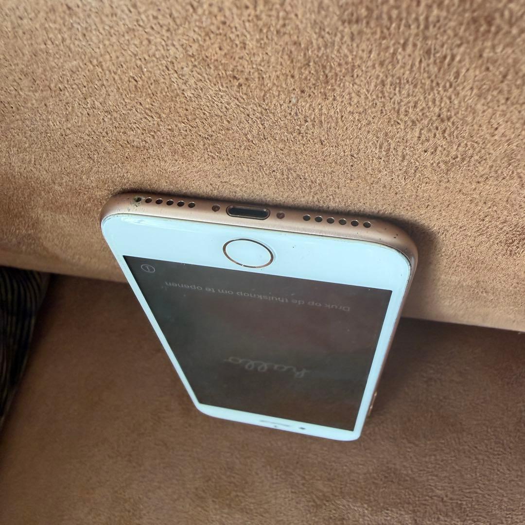 iPhone 8 ホワイト 背面ひび割れあり - メルカリ