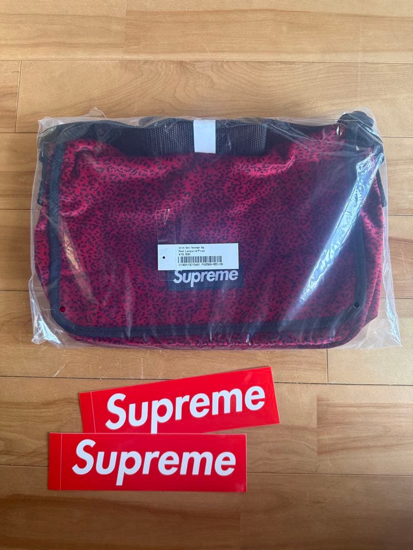 Supreme Velvet Messenger Bagレオパード柄 - メルカリ