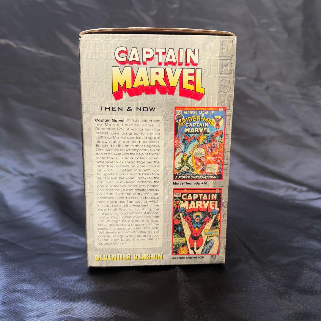 CAPTAIN MARVEL フィギュア　70sバージョン　マーベルミニバスト