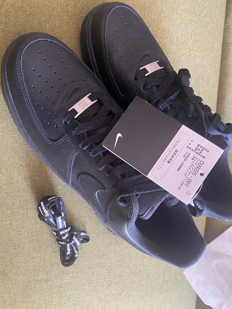 Supreme × Nike Air Force 1 Low \"Black\"
