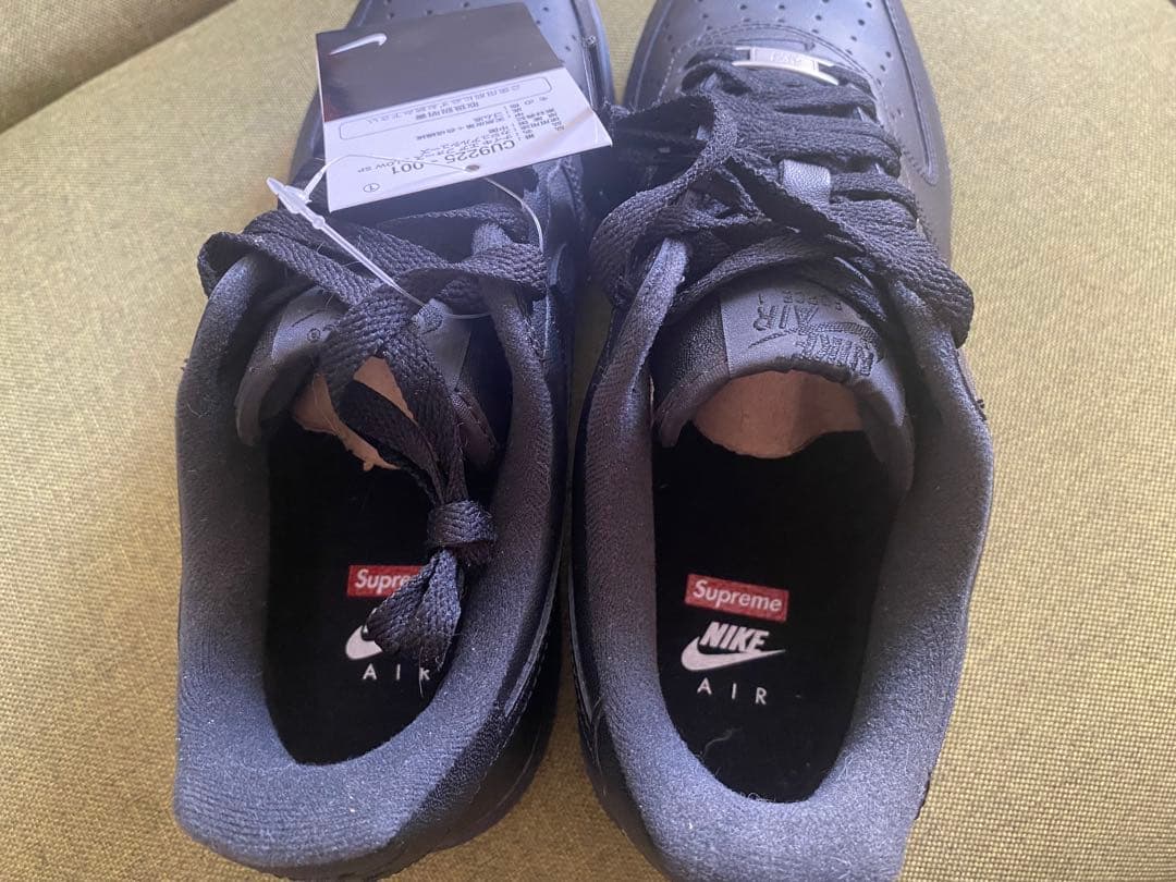 Supreme × Nike Air Force 1 Low \"Black\"
