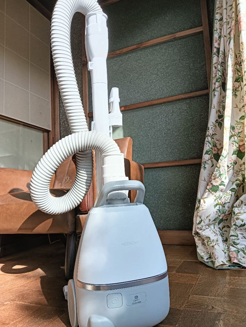 2025年製　HITACHI 掃除機 CV-KV70M(W)　日立 紙パック式掃除機 ホワイト CV-KV70M-W [紙パック式 /コード式] 日立