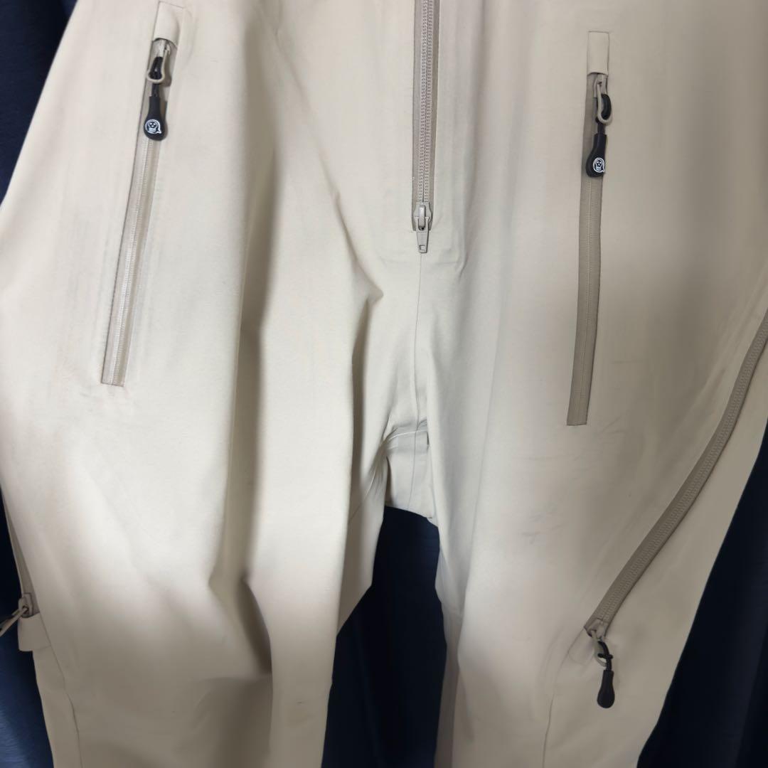 h*様 unfudgeベージュ ジャケットとビブパン - メルカリ