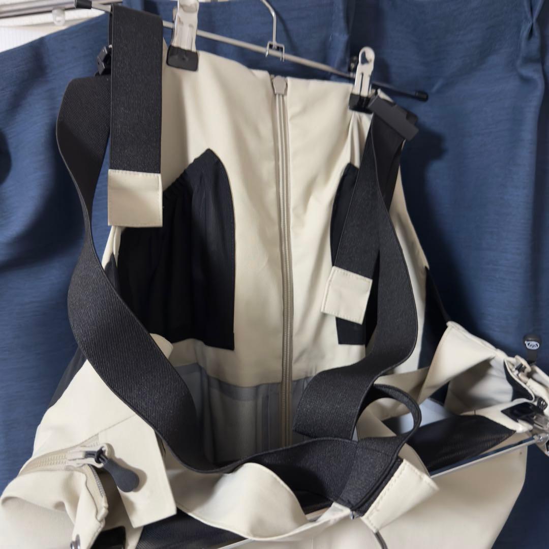 h*様 unfudgeベージュ ジャケットとビブパン - メルカリ