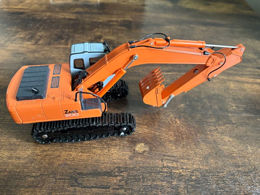 HITACHI ZAXIS 200 1/40スケールモデル