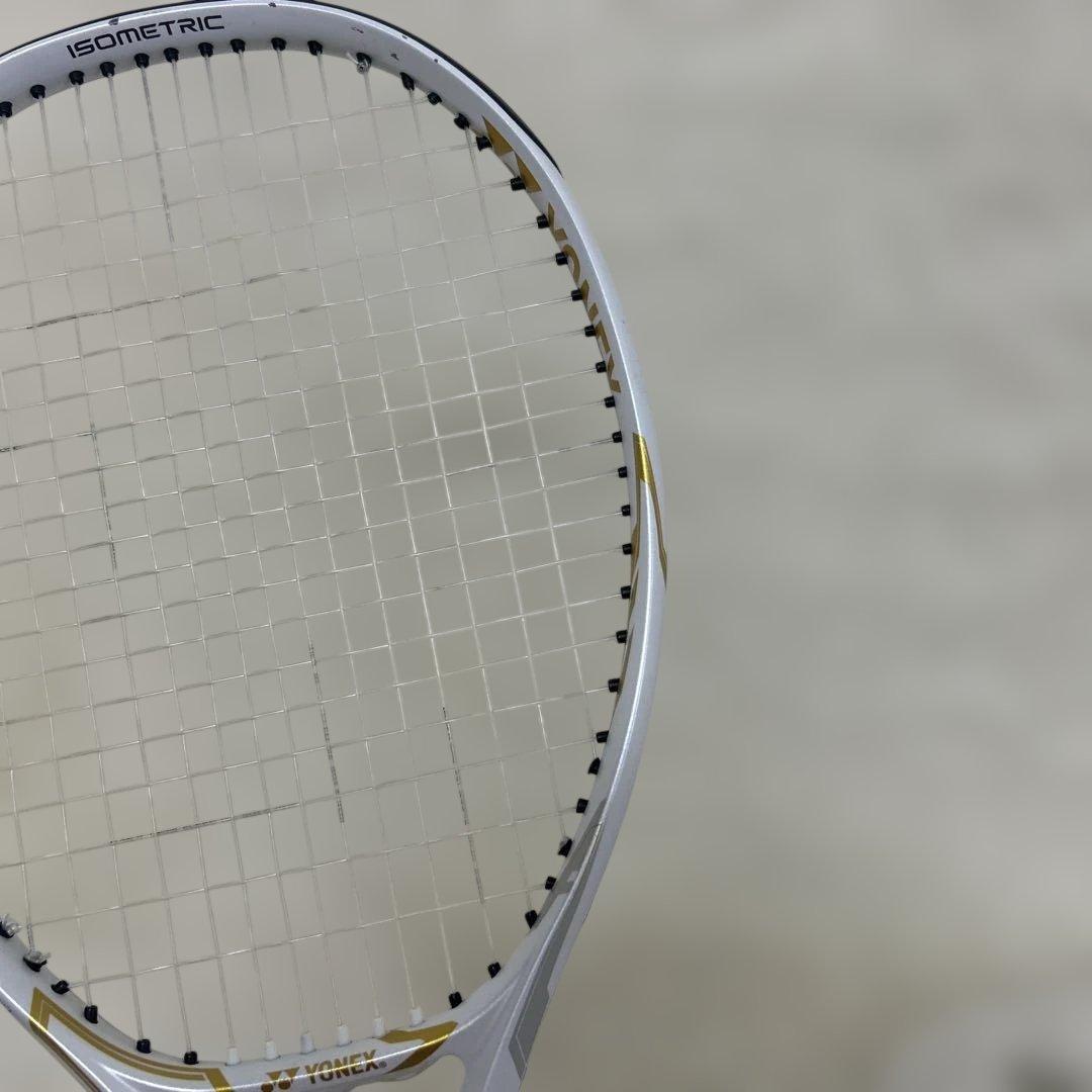 希少】YONEX EZONE 100 大坂なおみモデル ホワイト/ゴールドG2 - メルカリ