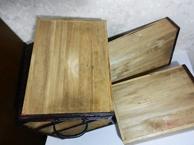 網代編み（あじろあみ）装飾に溜塗（ためぬり）仕上げされた時代物小