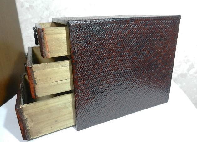 網代編み（あじろあみ）装飾に溜塗（ためぬり）仕上げされた時代物小