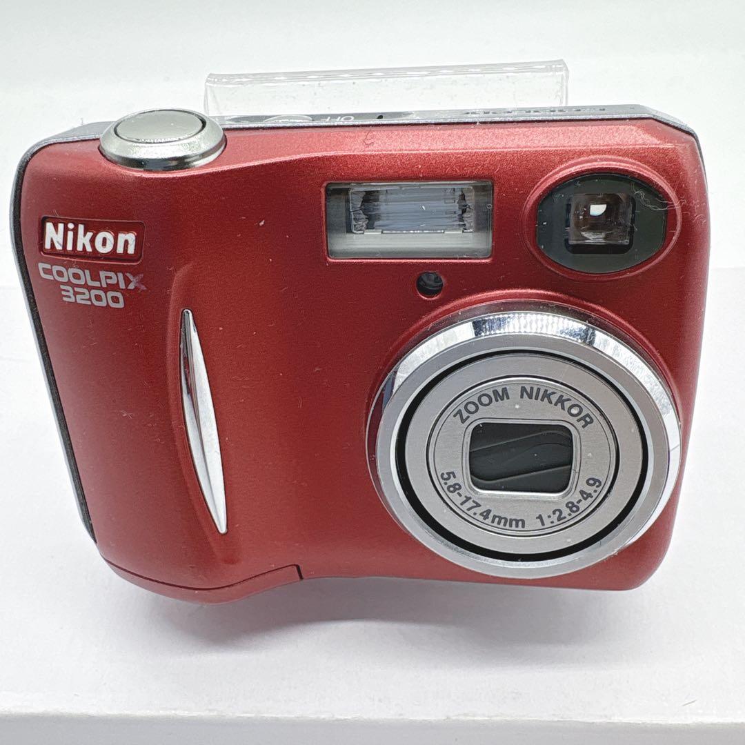 Nikon COOLPIX 3200 レッド　単三電池使用 初心者にも使いやすい320万画素3倍ズーム機――ニコン COOLPIX 3200（1/3