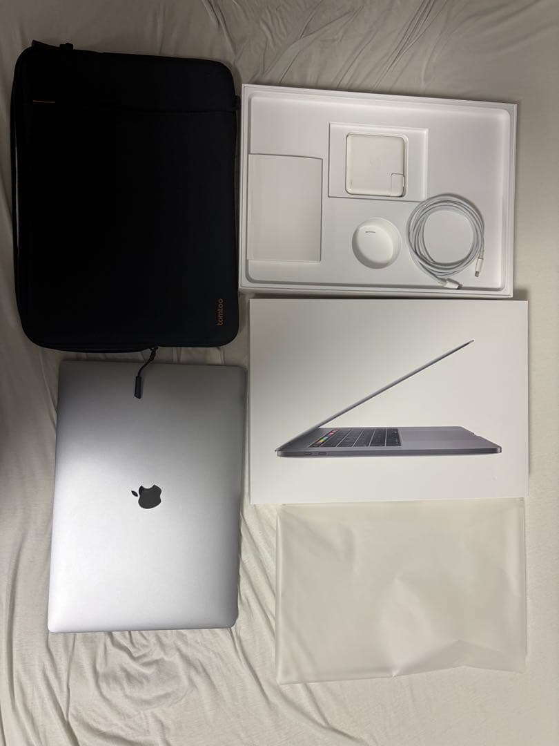 【難あり】MacBook Pro 15 2018 i7/16GB/512GB Amazon.com: Apple 2018 MacBook Pro with 2.6 Intel Core i7, 15-inch
