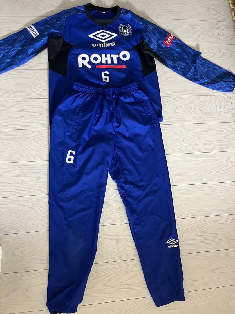 ガンバ大阪 umbro ピステ上下 サイズ6 umbro ガンバ大阪 ウィンドジャケット｜GAMBA （(BUNV)） -デサント