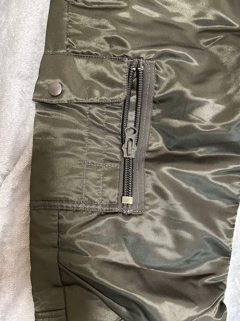 PEARLY GATES ナイロンパンツ(カーキ）