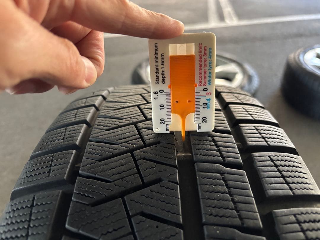 215/50/R17 スバル純正ホイールとピレリ スタッドレスの4本セット